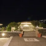 دانيزيس فندق 2*